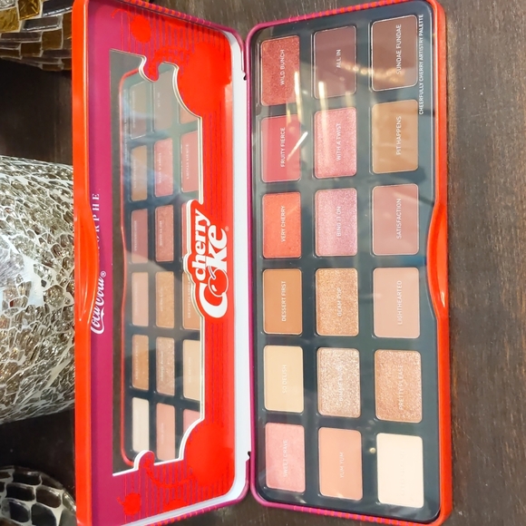 Coca-Cola x Morphe Cherry Coke Eyeshadow Palette - Picture 2 of 4